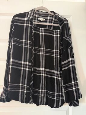 beachlunchlounge Women’s Black and White Striped Flannel - Medium